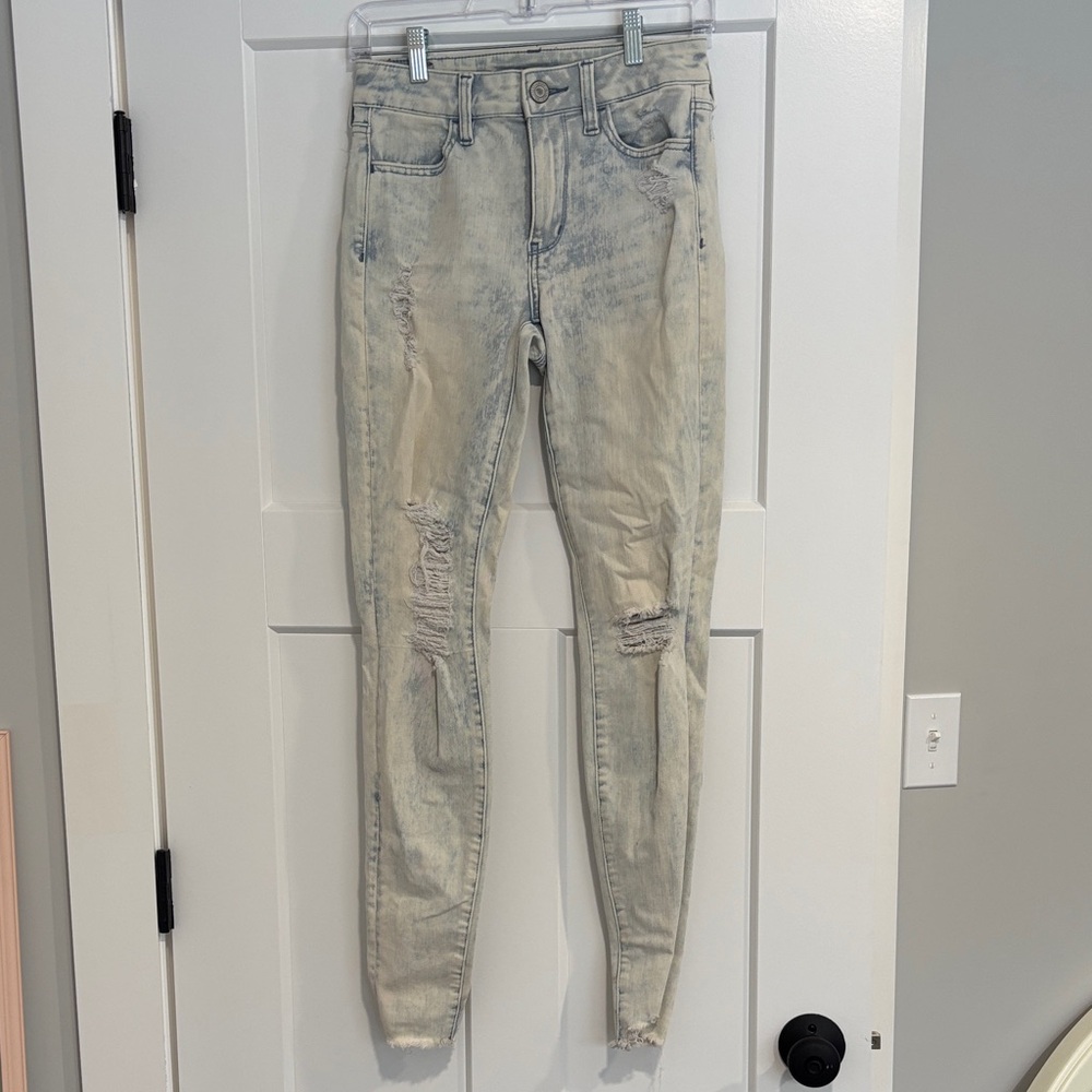 American Eagle Outfitters Light Blue Distressed Skinny Jeans